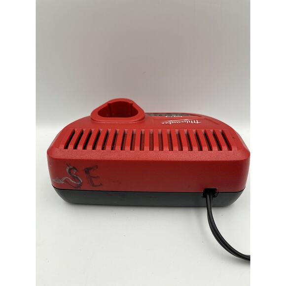 Milwaukee M12 12 Volt Red Lithium Charger Ion Cat No 48 59 2401 - Picture 5 of 6